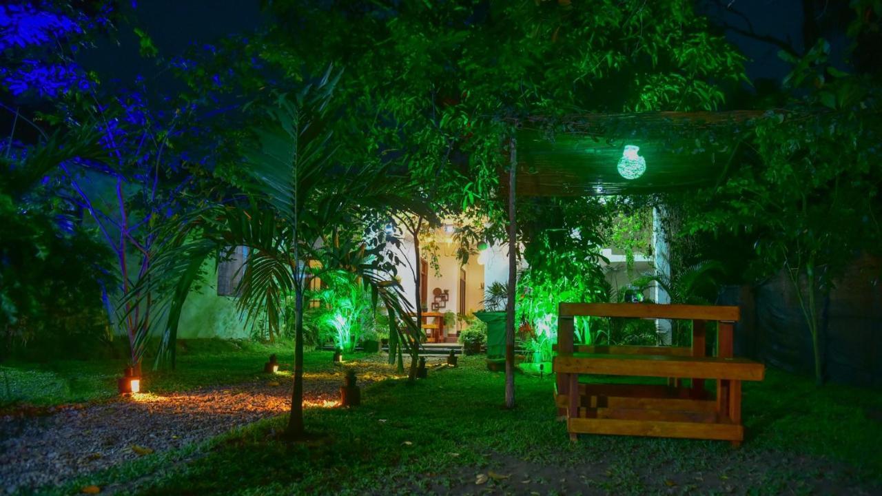 Menara Green Inn Dambulla Esterno foto
