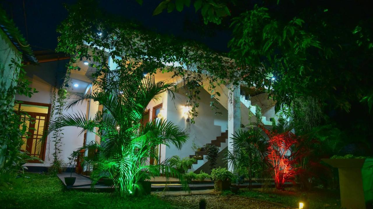Menara Green Inn Dambulla Esterno foto